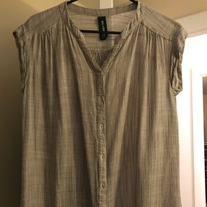 Agnes and Dora button down top